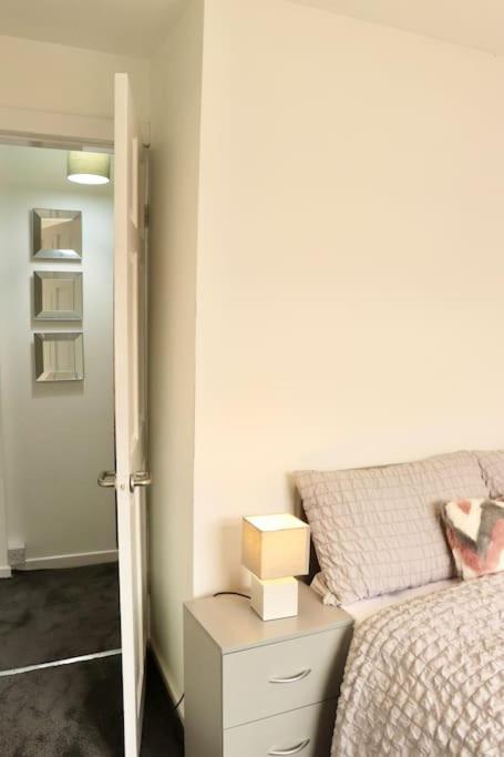 Charming 3 Bedroom Property Free Wifi & Parking Leeds  Exterior foto