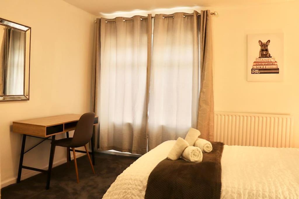Charming 3 Bedroom Property Free Wifi & Parking Leeds  Exterior foto